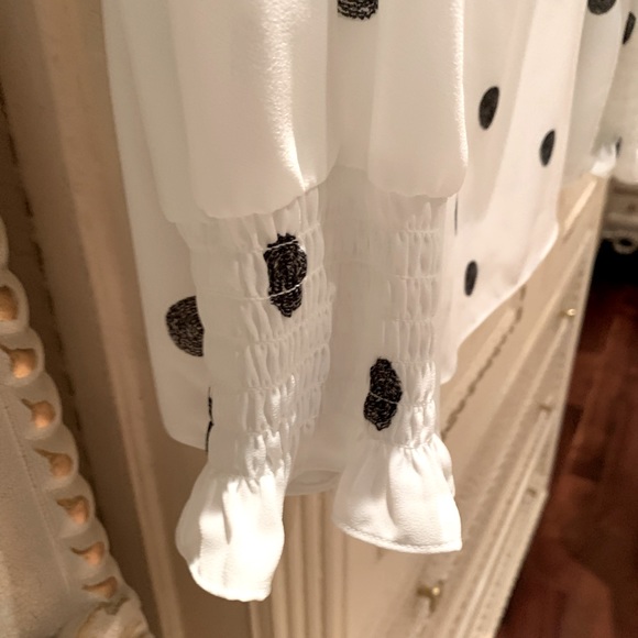 Gorgeous brand new Alfani white dotted blouse in black.size : M - Picture 7 of 13